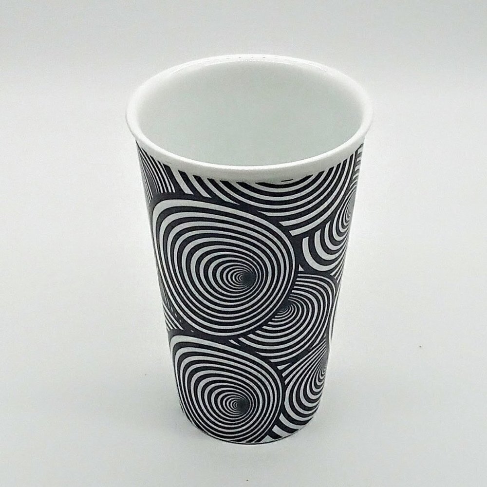 Decor Craft B&W Optical Swirl Ceramic 16 Oz. Cup